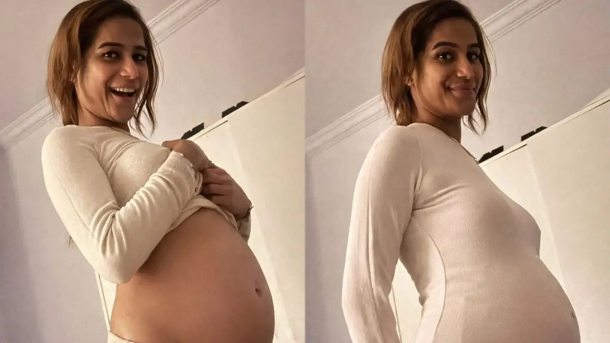 Poonam Pandey: पूनम पांडे ने फ्लॉन्ट किया बेबी बंप? फैंस पूछ रहे- कौन है पिता... तो जानिए क्या है प्रेग्नेंसी की सच्चाई Poonam Pandey Pregnancy Truth