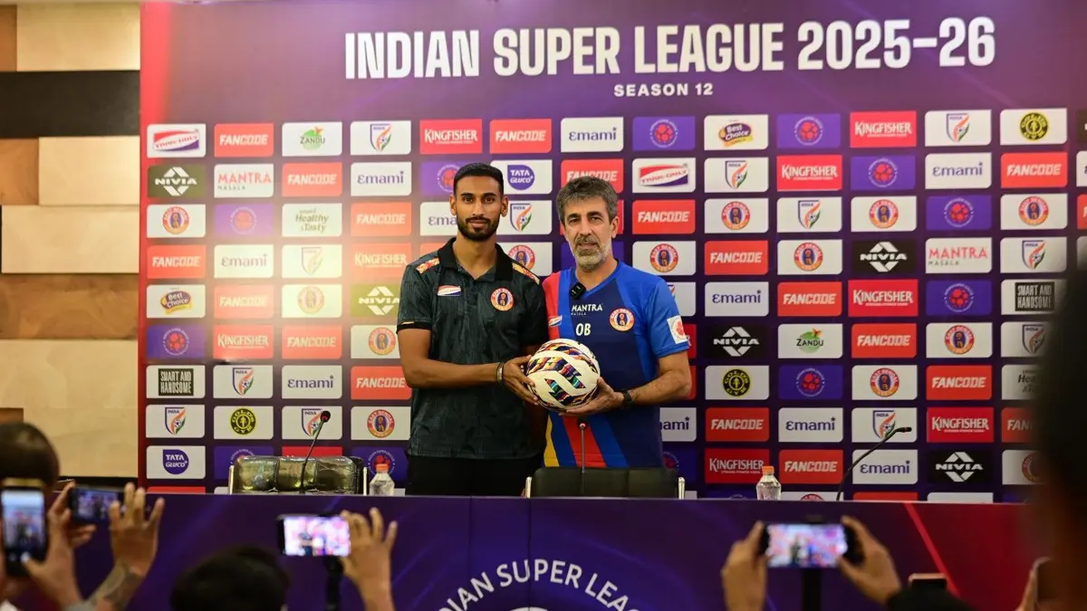 East Bengal vs Mohammedan SC Live Streaming: When And Where To Watch ISL 2025-26 Match In India? Prabhsukhan Gill and Oscar Bruzon at the press conference