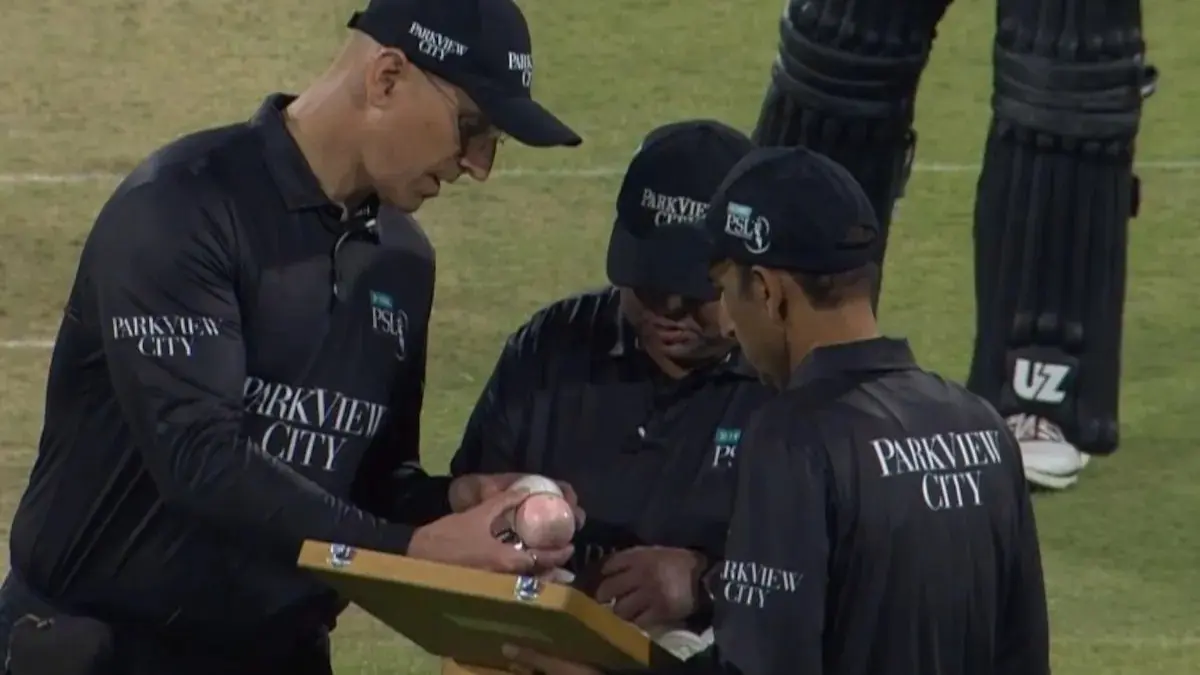 Pakistan MOCKED By Their Own Over PSL 2026; Kamran Akmal Gives 'Dupatta' Twist to 'Pink Ball' Controversy PSL 2026