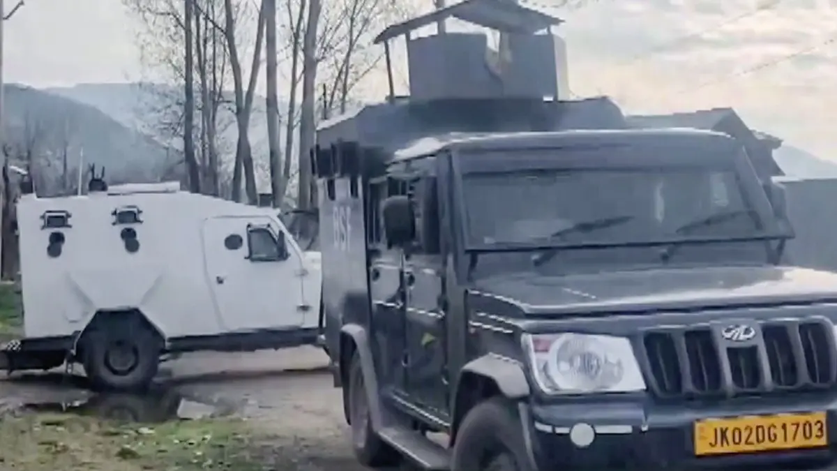 Red Fort Blast Case: NIA Raids Nine Places Across 6 J-K Districts Red Fort Blast Case: NIA Raids Nine Places Across 6 J-K Districts