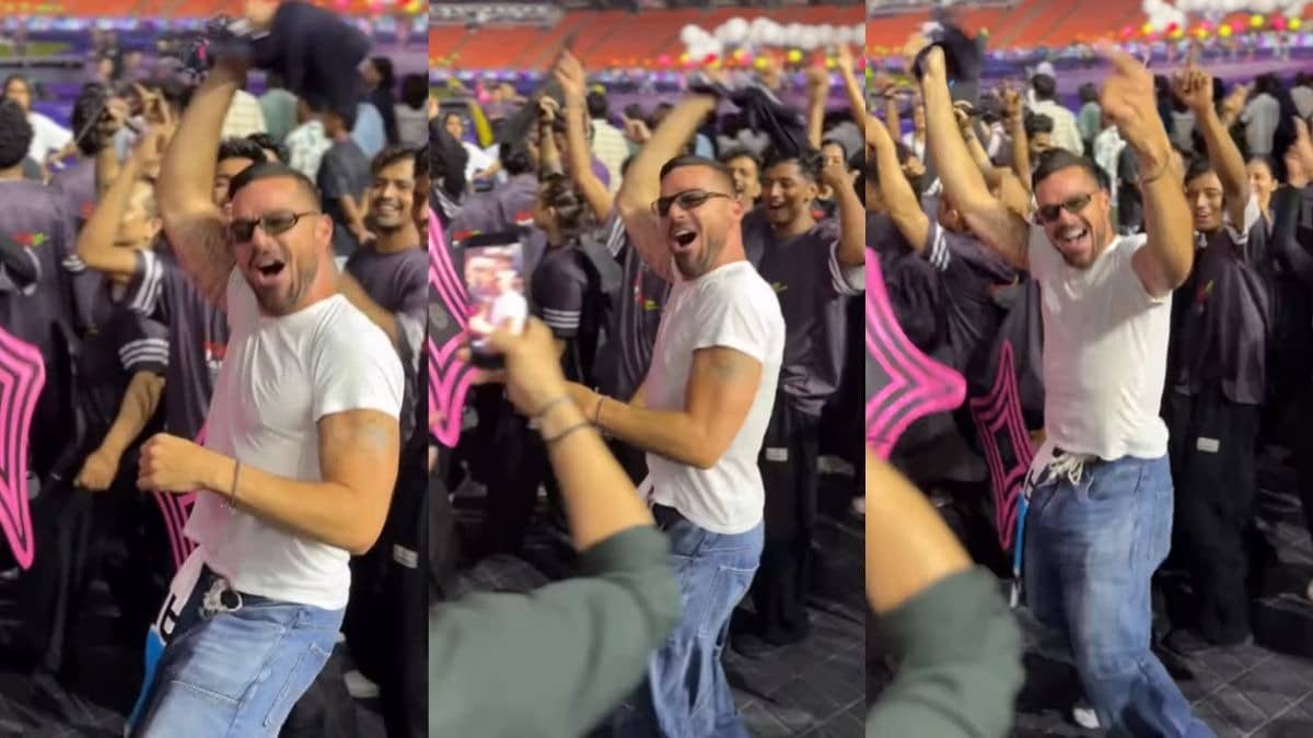 Ricky Martin Dances To Oh Ho Ho Ho