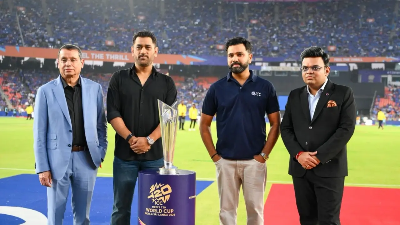 WATCH| Rohit Sharma, MS Dhoni Present T20 World Cup Trophy At Narendra Modi Stadium Ahead Of IND vs NZ Final Rohit Sharma and MS Dhoni with T20 World Cup Trophy