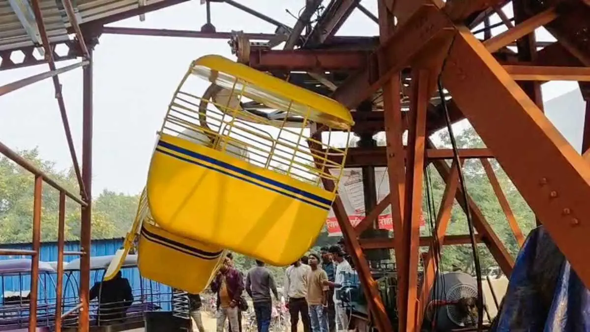 Ropeway Cabin Crashes at Chhattisgarh Hilltop Temple on Navratri Week, Woman Killed, Several Injured Ropeway Trolley Crashes in Chhattisgarh, Woman Killed, 7 Injured