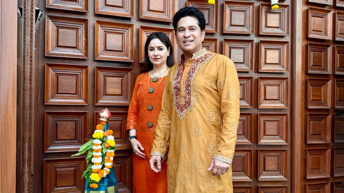 Sachin Tendulkar Extends 'Heartfelt Greetings' On Gudi Padwa, Marathi New Year Sachin Tendulkar with wife Anjali Tendulkar