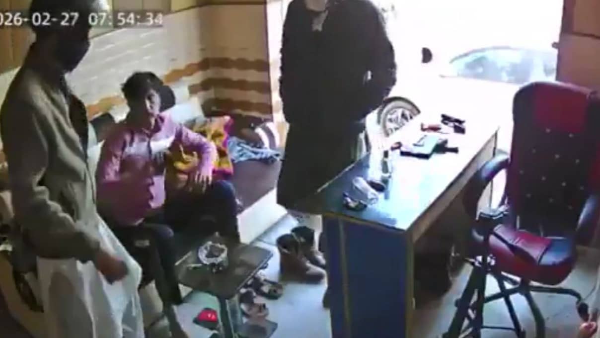 Ghaziabad: तड़पता रहा, छटपटाता रहा लेकिन दरिंदे ताबड़तोड़ चाकू से वार करते रहे... सलीम पर हमले का दिल दहलाने वाला CCTV आया सामने