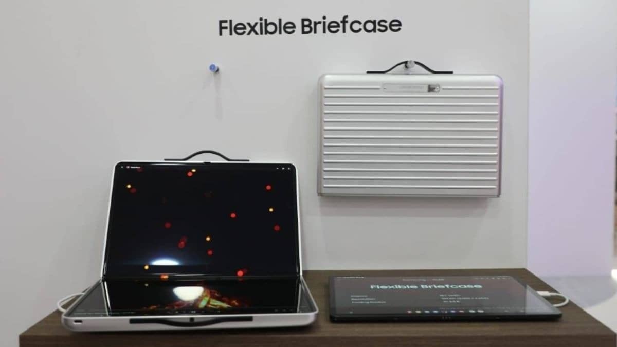 MWC 2026 में Samsung ने दिया सभी को झटका, लाया ब्रीफकेस वाला लैपटॉप, अब नहीं लेना पड़ेगा बैग