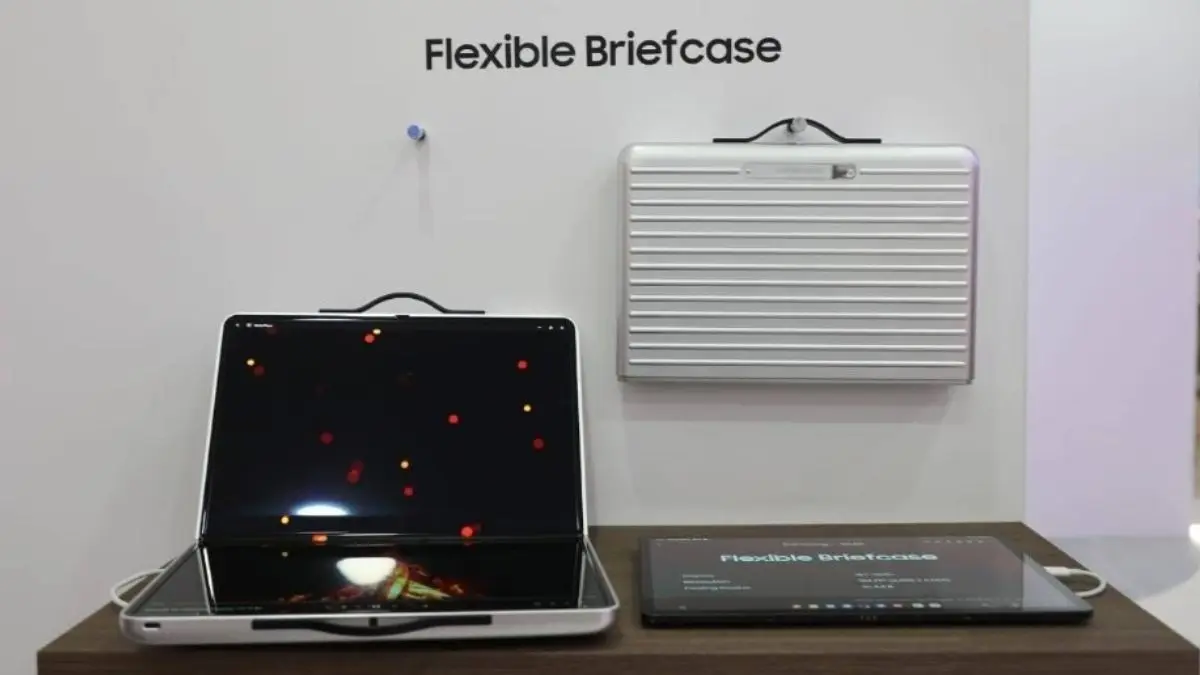 MWC 2026 में Samsung ने दिया सभी को झटका, लाया ब्रीफकेस वाला लैपटॉप, अब नहीं लेना पड़ेगा बैग Samsung Flexible Briefcase