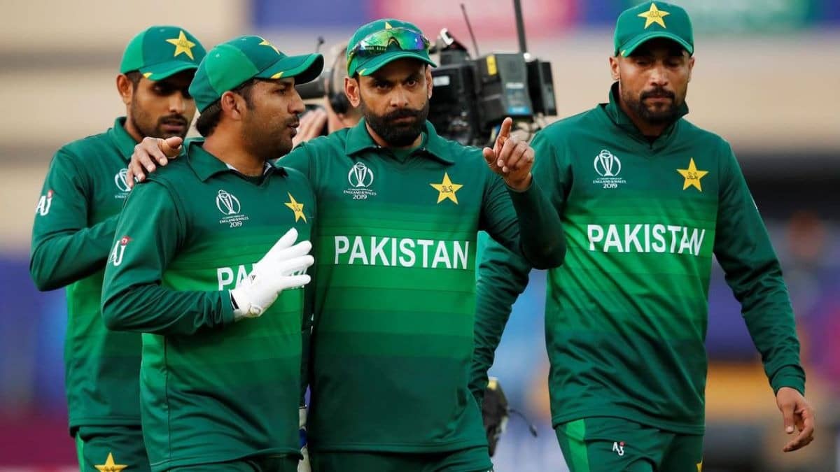 पाकिस्तान को चैम्पियन ट्रॉफी जिताने वाले इस दिग्गज खिलाड़ी ने लिया संन्यास, भारत का दो बार तोड़ चुका है सपना