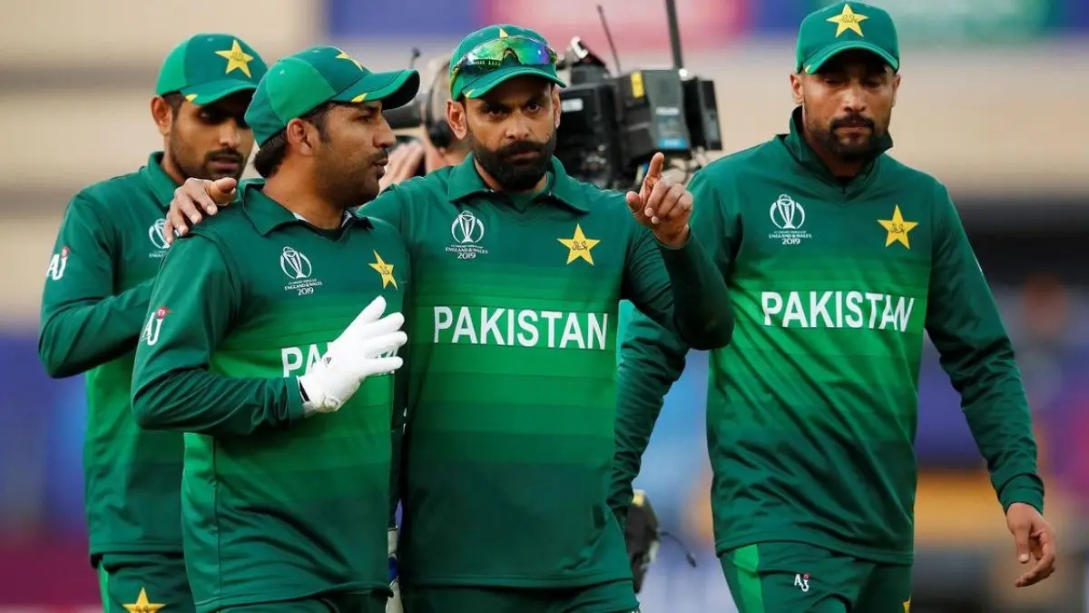 पाकिस्तान को चैम्पियन ट्रॉफी जिताने वाले इस दिग्गज खिलाड़ी ने लिया संन्यास, भारत का दो बार तोड़ चुका है सपना sarfaraz ahmed retirement