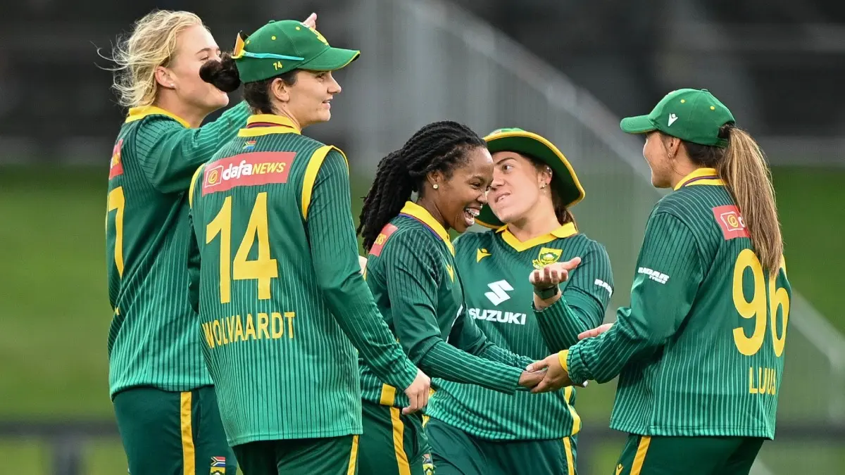 Debutant Kayla Reyneke's Last-ball Six Seals Win For South Africa Women Against New Zealand In Series Opener South Africa players celebrate a wicket