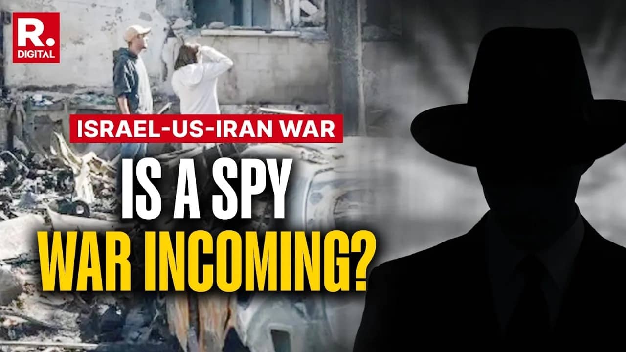 Spy Universes Battling