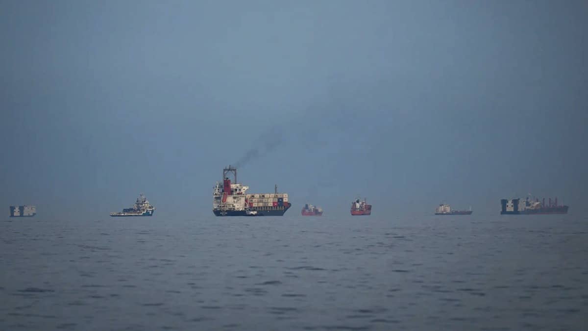 Iran-Israel War: युद्ध के बावजूद ईरान ने चीन समेत इन देशों को भेजा लाखों बैरल तेल, स्ट्रेट ऑफ होर्मुज से गुजरे 90 जहाज