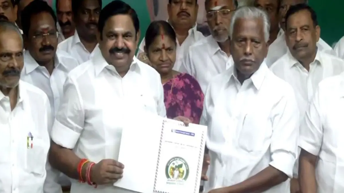 Tamilnadu Election 2026: इन महिलाओं को मिलेगा राशन के साथ फ्रिज, हर परिवार को देंगे 10 हजार रुपये, AIADMK के मेनिफेस्टो में बंपर ऐलान Tamilnadu Election 2026 AIADMK Manifesto