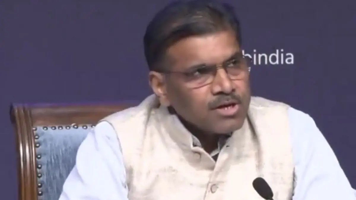 'Two Indian Flagged LPG Carriers With 92700 MT Transited Through Strait of Hormuz': Secretary Shipping Ministry 'Two Indian Flagged LPG Carriers With 92700 MT Transited Through Strait of Hormuz': Secretary Shipping Ministry