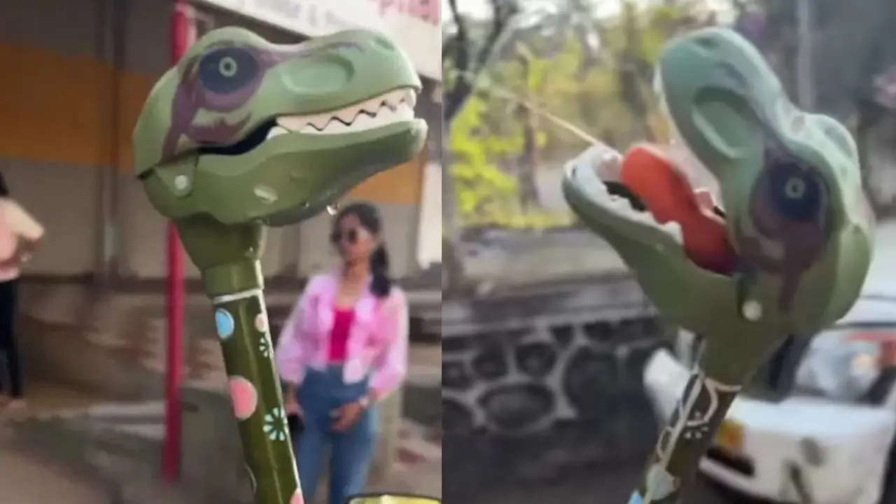 VIRAL: होली पर मार्केट में आ गई डायनासोर वाली अनोखी पिचकारी, मुंह खोलते ही निकली ऐसी अजीब आवाज... VIDEO देख लोग नहीं रोक पा रहे हंसी Unique Pichkari Viral Video