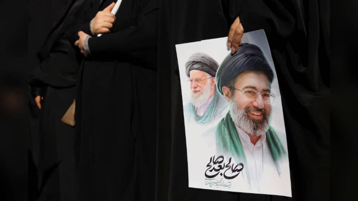 US intelligence says Iran government is not at risk of collapse, say sources