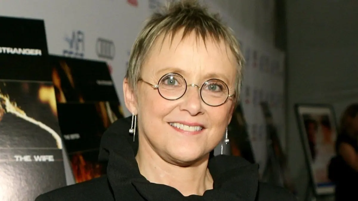 Mary Beth Hurt, Three-Time Tony Award Nominee, Dies At 79 After Long Battle With Alzheimer’s Disease Veteran Hollywood Star Mary Beth Hurt Dies