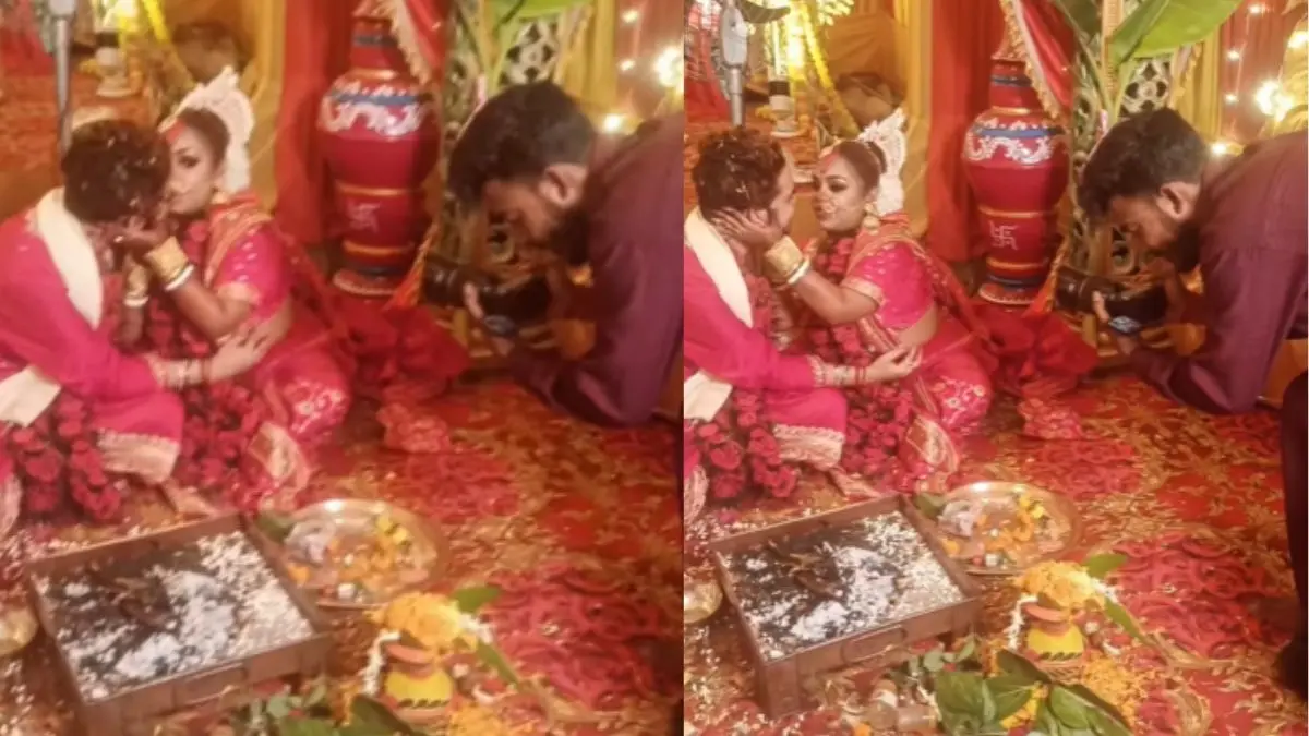VIDEO: वेडिंग फोटोशूट के बीच दूल्हा-दुल्हन ने छोड़ी शर्म-हया, मंडप में बैठे-बैठे किया कुछ ऐसा; कैमरामैन ने पकड़ लिया माथा Viral Video
