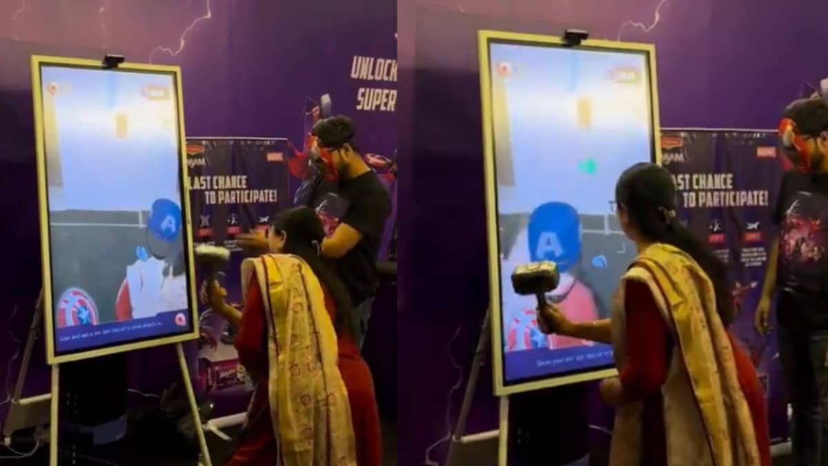 'क्या आंटी ही डॉक्टर डूम हैं?', थिएटर के बाहर थोर का हथौड़ा घुमाती महिला का VIDEO वायरल, आए मजेदार रिएक्शन