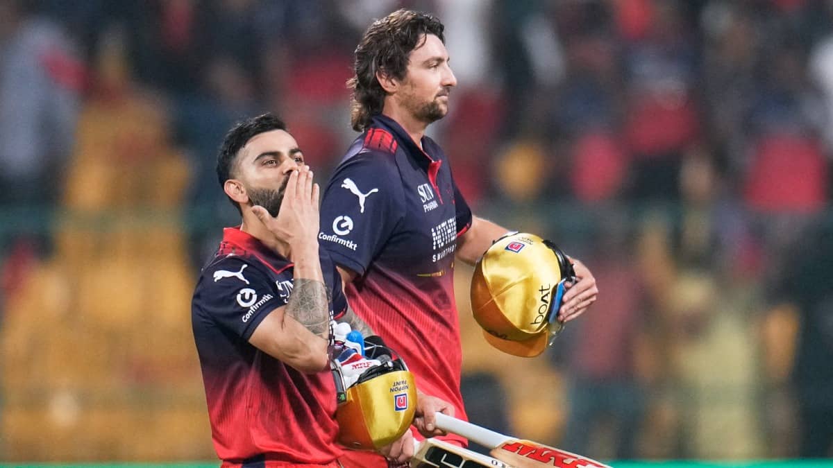 Virat Kohli gestures to fans after RCB defeat SRH