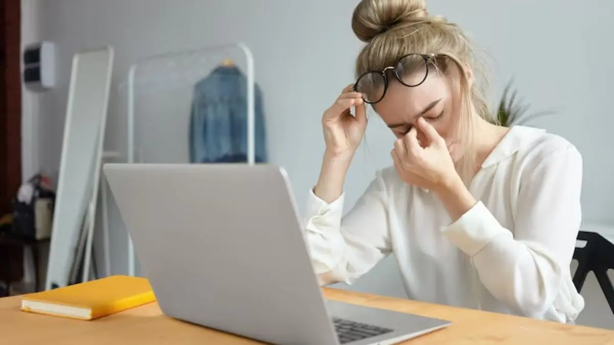 Digital Fatigue: Experts Suggest 20-20-20 Rule As Longer Screen Hours Lead To Eye Strain And Vision Issues What is the 20-20-20 rule?