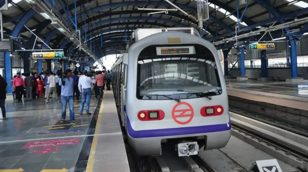 Delhi Metro Delay: तकनीकी खराबी के चलते देरी से चल रही मेट्रो, मैजेंटा लाइन के इन स्टेशनों पर यात्री परेशान; DMRC ने दिया ताजा अपडेट DMRC Reopens Supreme Court Metro Station, Services Resume After Temporary Suspension