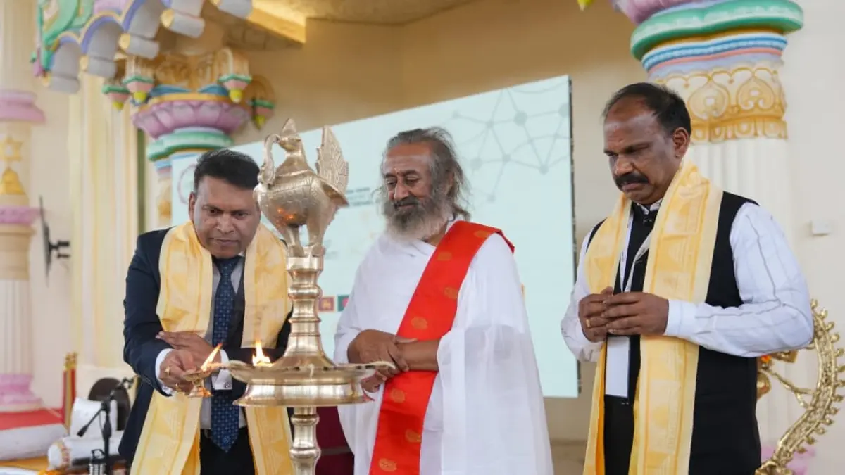 '100 Reasons To Create Conflict, One To Build Bridges, Unite Hearts': Gurudev Sri Sri Ravi Shankar '100 Reasons To Create Conflict, One To Build Bridges, Unite Hearts': Gurudev Sri Sri Ravi Shankar