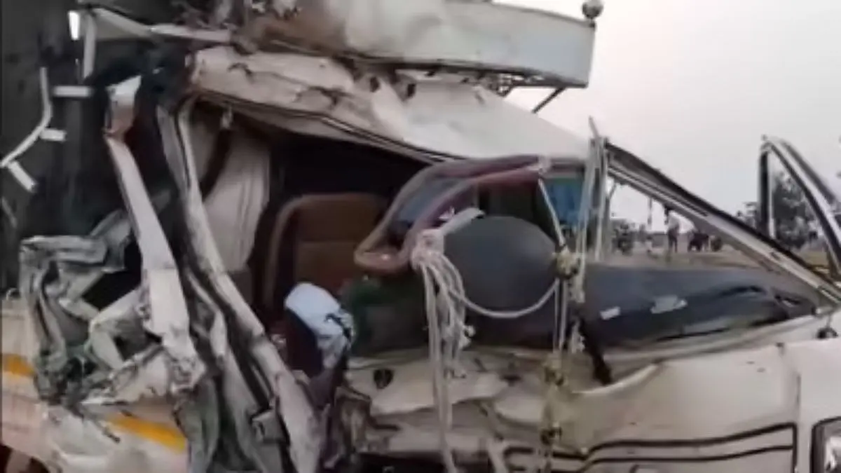 8 Killed, 12 Injured After Car Collides With Lorry in Andhra Pradesh's Kurnool, PM Announces Rs 2 Lakh Ex-Gratia 8 Killed, 12 Injured After Car Collides With Lorry in Andhra Pradesh's Kurnool, PM Announces Rs 2 Lakh Ex-Gratia