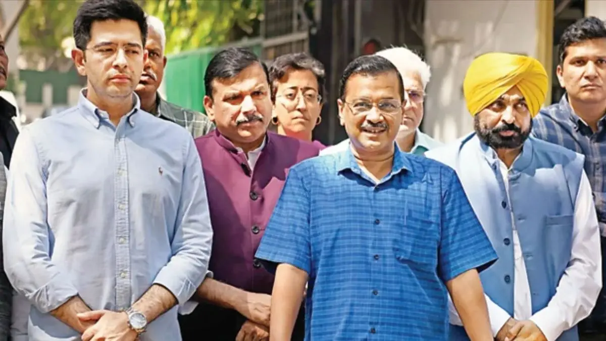 राज्यसभा में AAP के वजूद पर खतरा... क्या पंजाब में भी गिरेगी मान सरकार? राघव चड्ढा समेत 7 सांसदों के पार्टी छोड़ने के बाद अब आगे क्या? आम आदमी पार्टी में बड़ा राजनीतिक संकट