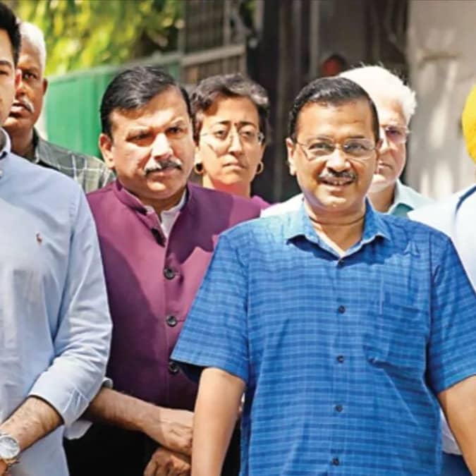 आम आदमी पार्टी में बड़ा राजनीतिक संकट