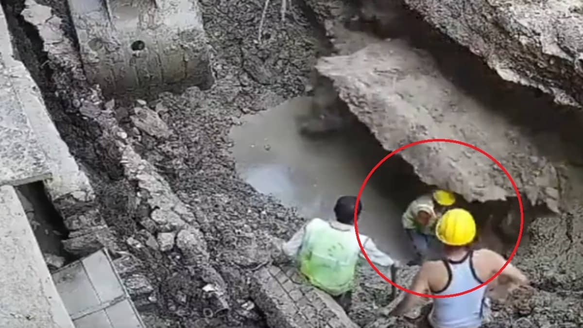 Aligarh Pit Death: CCTV Captures Labourer Buried Alive As Soil Slips Into Trench, CM Yogi Takes Cognisance | VIDEO