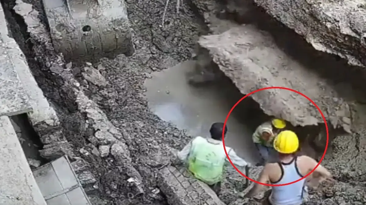 Aligarh Pit Death: CCTV Captures Labourer Buried Alive As Soil Slips Into Trench, CM Yogi Takes Cognisance | VIDEO Aligarh Pit Death: CCTV Captures Labourer Buried Alive As Soil Slips Into Trench, CM Yogi Takes Cognisance | VIDEO