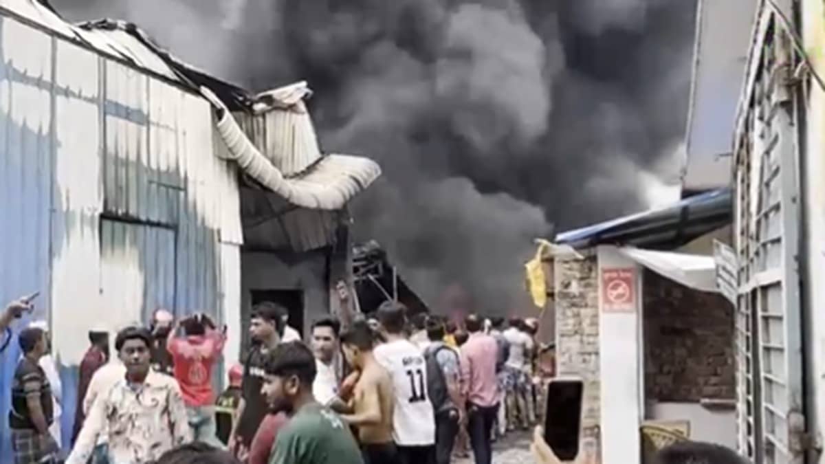 Bangladesh Factory Inferno: 5 Killed As Deadly Fire Rips Through Gas Lighter Manufacturing Unit In Keraniganj | VIDEO