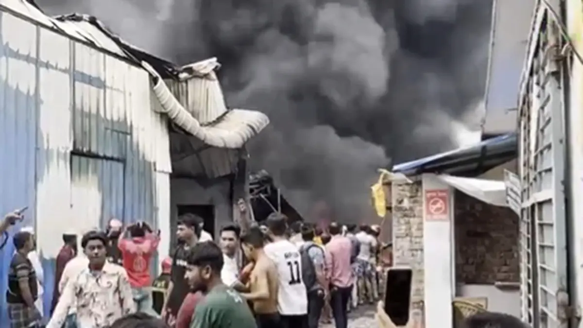 Bangladesh Factory Inferno: 5 Killed As Deadly Fire Rips Through Gas Lighter Manufacturing Unit In Keraniganj | VIDEO Bangladesh Factory Inferno: 5 Killed As Deadly Fire Rips Through Gas Lighter Manufacturing Unit In Keraniganj | VIDEO