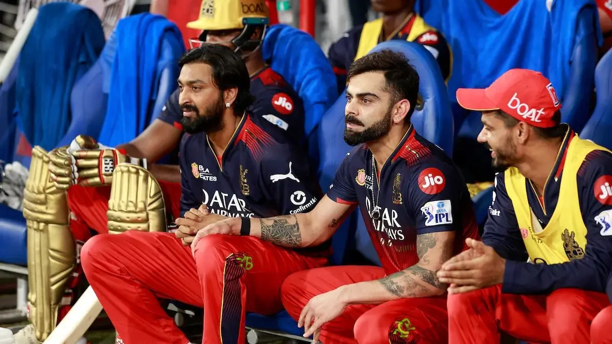 बेंच पर बैठे खिलाड़ियों के लिए सख्त निर्देश, ड्रिंक्स ले जाने पर भी पाबंदी! BCCI ने डगआउट के लिए जारी किए नए नियम BCCI New Rules For Benched Players