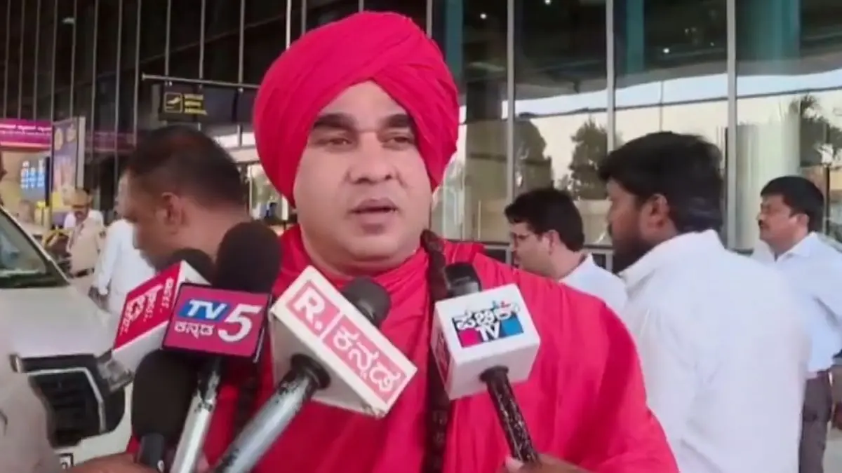 Lingayat Seer Jaya Mruthyunjaya Booked For Rape & Blackmail, Bengaluru Woman Shares Ordeal Bengaluru Woman Accuses Lingayat Seer Jayamrutyunjaya of Rape and Blackmail