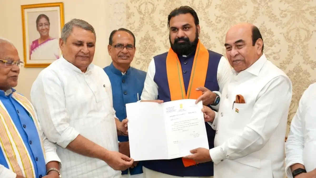 Bihar New CM: सम्राट चौधरी कल सुबह लेंगे मुख्यमंत्री पद की शपथ, राज्यपाल से मिलकर किया सरकार बनाने का दावा पेश, कौन होगा डिप्टी सीएम? Bihar New CM Samrat Choudhary