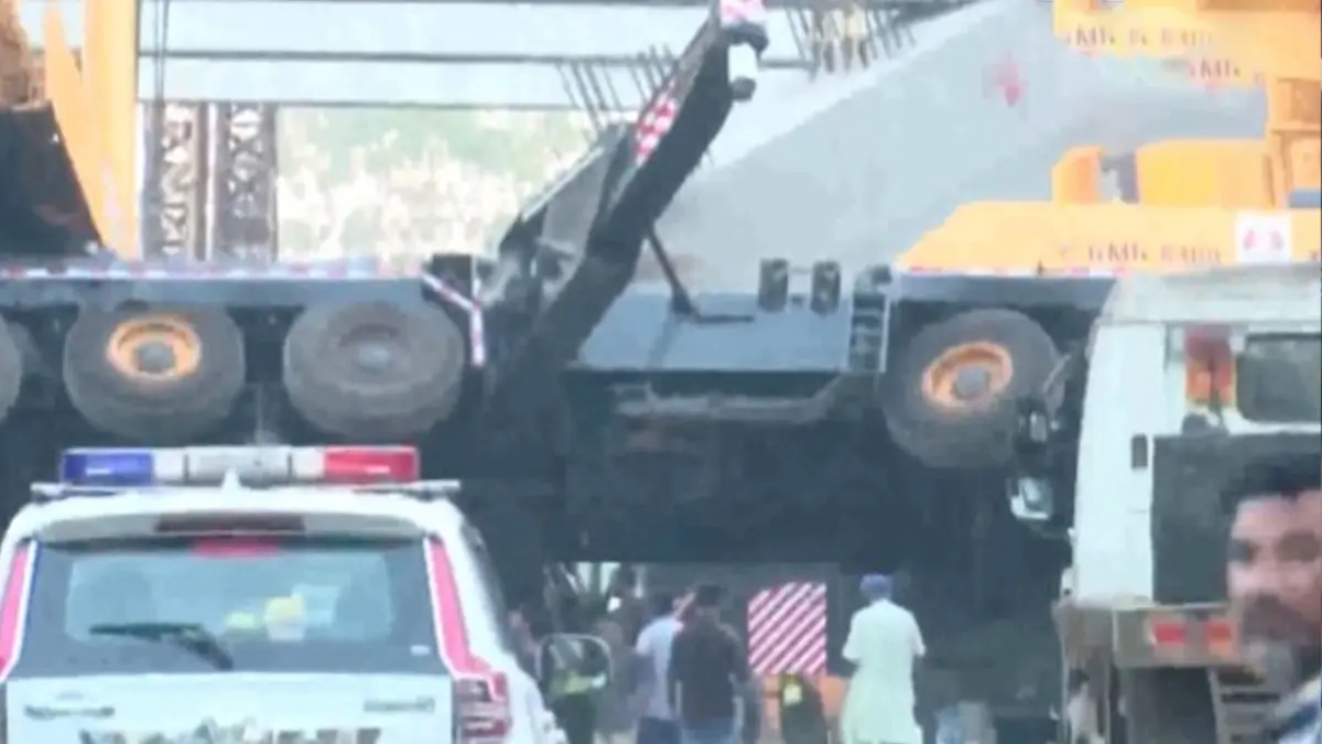 Heavy Beam Falls in BKC Metro Construction Accident, No Casualties Reported BKC accident