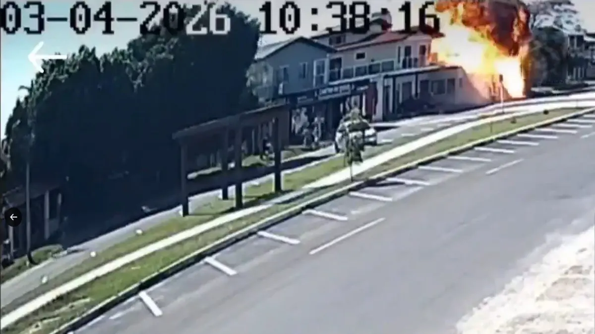 Brazil Plane Crash: 4 Killed As Aircraft Crashes Into Restaurant In Capao Da Canoa, Triggers Massive Fireball | VIDEO Brazil Plane Crash: 4 Killed As Aircraft Crashes Into Restaurant In Capao da Canoa, Triggers Fireball