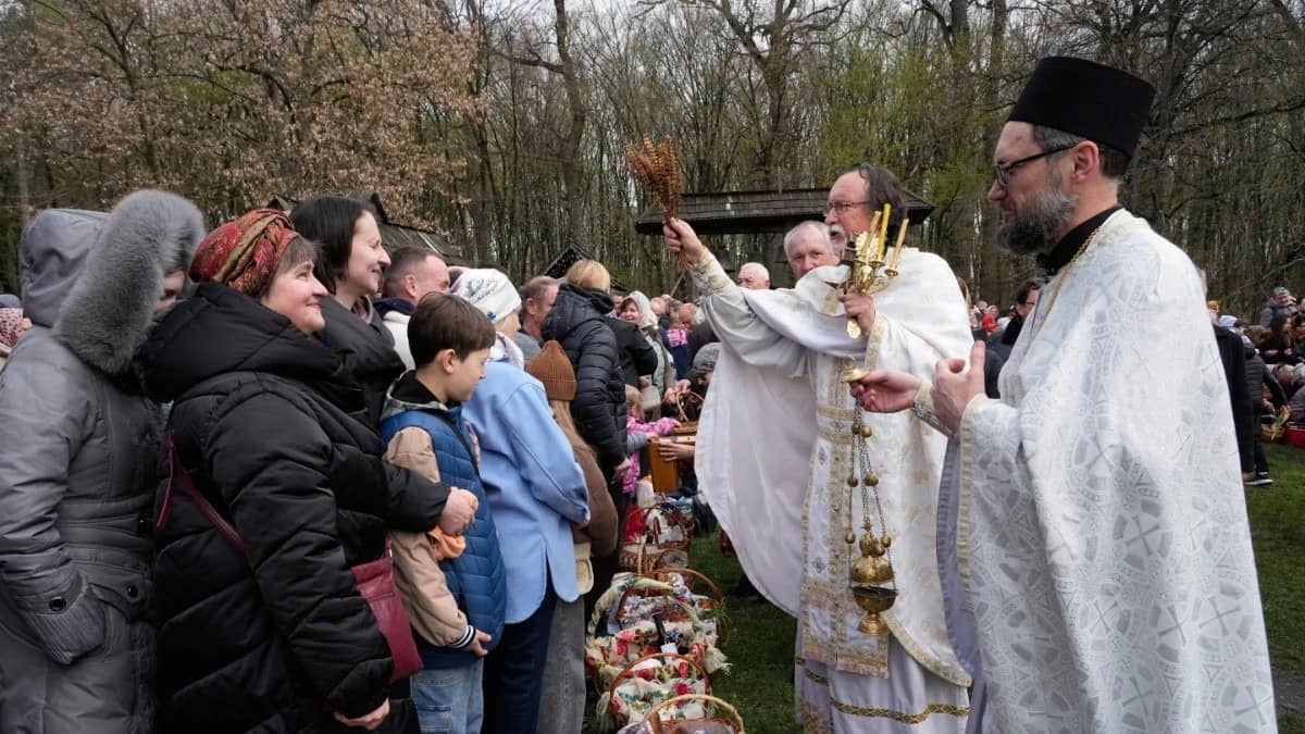 Russia and Ukraine accuse each other of violating Putin’s Easter ceasefire