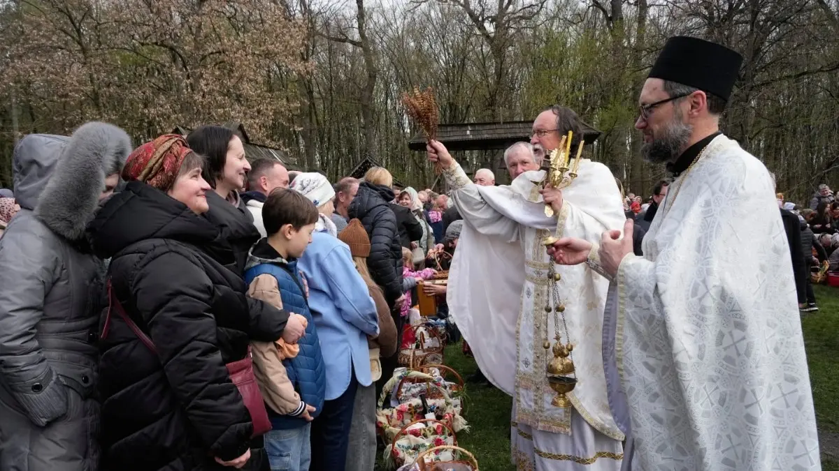 Russia and Ukraine accuse each other of violating Putin’s Easter ceasefire Russia and Ukraine accuse each other of violating Putin’s Easter ceasefire