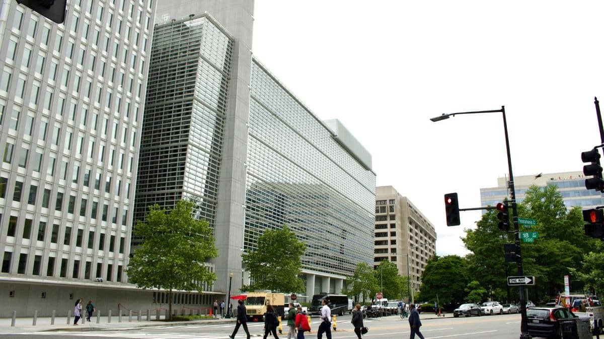 Central banks froze rate cuts in March 