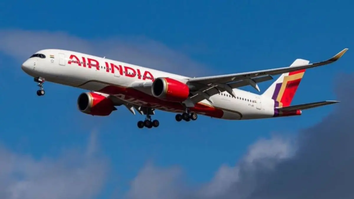 Cheap Flights: सस्ती हो गईं फ्लाइट की टिकटें, सरकार ने IndiGo और Air India के लैंडिंग-पार्किंग चार्ज 25% तक घटाए; मिल रही जबरदस्त छूट Cheap Flight Tickets of IndiGo and Air India