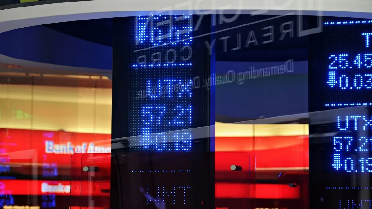 MAHABANK, HDFC, & BoB Lead: Why Bank Deposits Are Surging As Investors Flee Market Meltdown Comparison chart of Indian bank deposit growth vs Nifty 50 decline March 2026