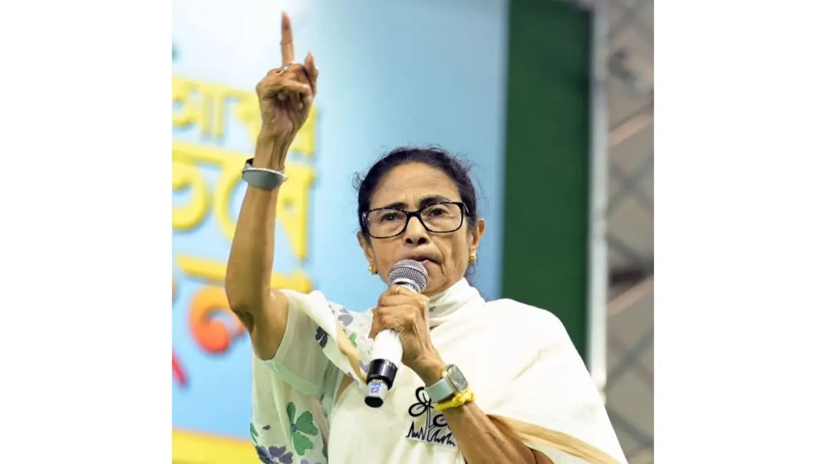 'Cowardly, Hypocritical, Fork-Tongued': Mamata Banerjee Calls PM Modi's Address Misleading, Says TMC Not Against Women's Reservation 'Cowardly, Hypocritical, Fork-Tongued': Mamata Banerjee Calls PM Modi's Address Misleading, Says TMC Not Against Women's Reservation