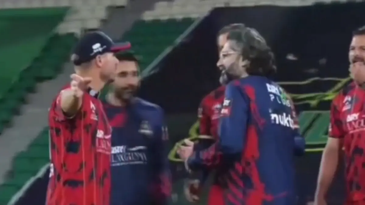 WATCH | David Warner Gets Into Heated Argument With Karachi Kings Players After PSL 2026 Match? David Warner, PSL 2026