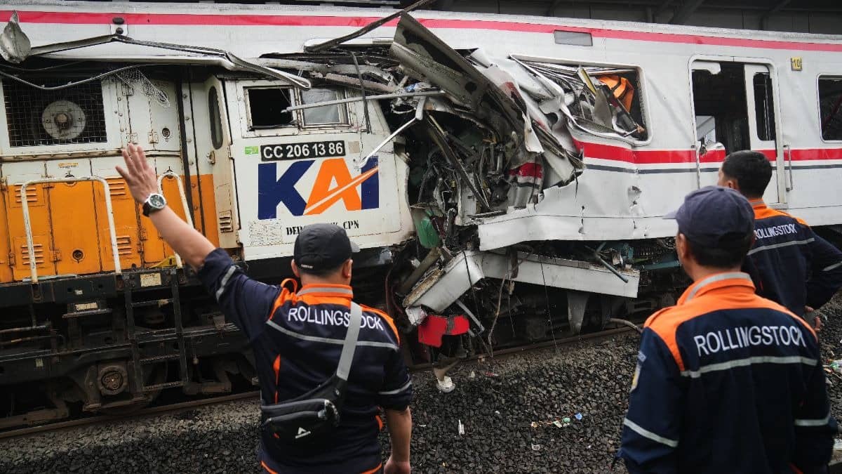 Deadly Train Collision Near Indonesia’s Jakarta Kills 7, Injures Over 80; Many Feared Trapped 