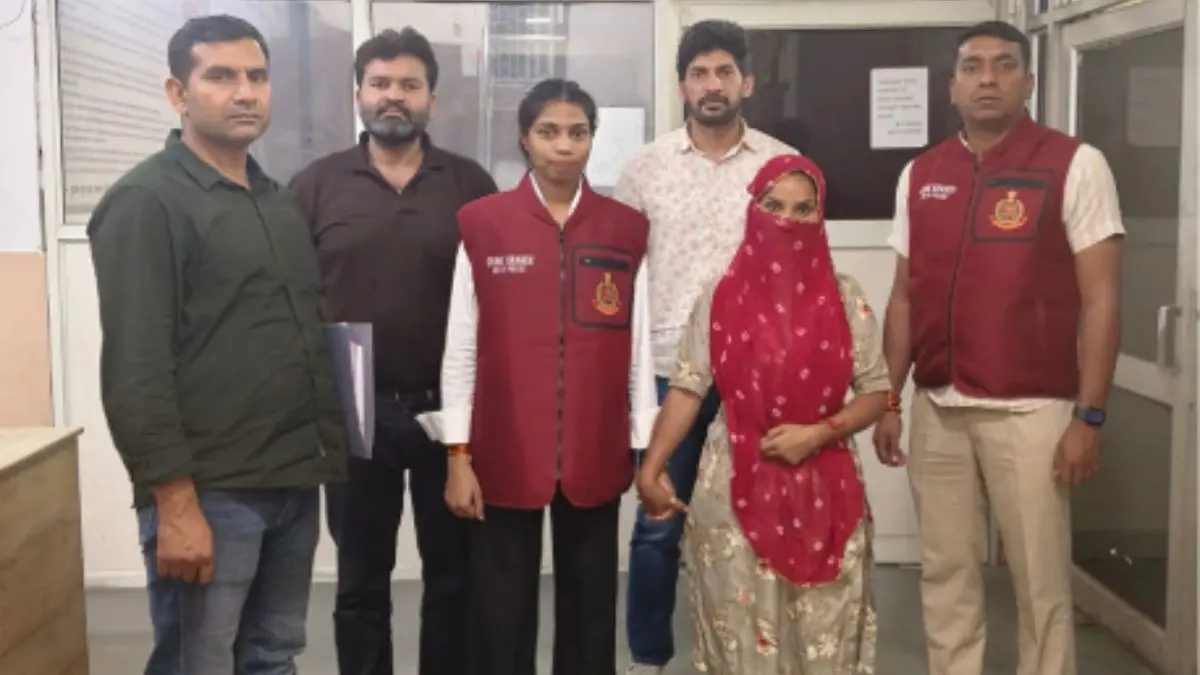 Delhi Police Bust 'Hospital & Temple' Scammer: Kingpin Paro Arrested Delhi Police Bust 'Hospital & Temple' Scammer: Kingpin Paro Arrested