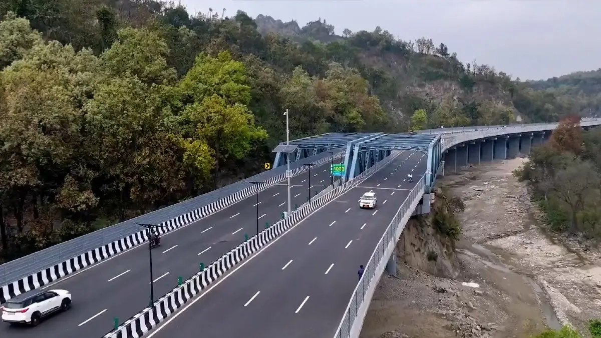 Delhi-Dehradun Expressway Opens: 213 km Corridor Cuts Travel Time to 2.5 Hours, Toll Charges Around Rs 670, Speed Limit-Full Details Inside Delhi–Dehradun Expressway Opens: 213 km Corridor Cuts Travel Time to 2.5 Hours, Toll Likely Around Rs 670Delhi–Dehradun Expressway Opens: 213 km Corridor Cuts Travel Time to 2.5 Hours, Toll Likely Around Rs 670