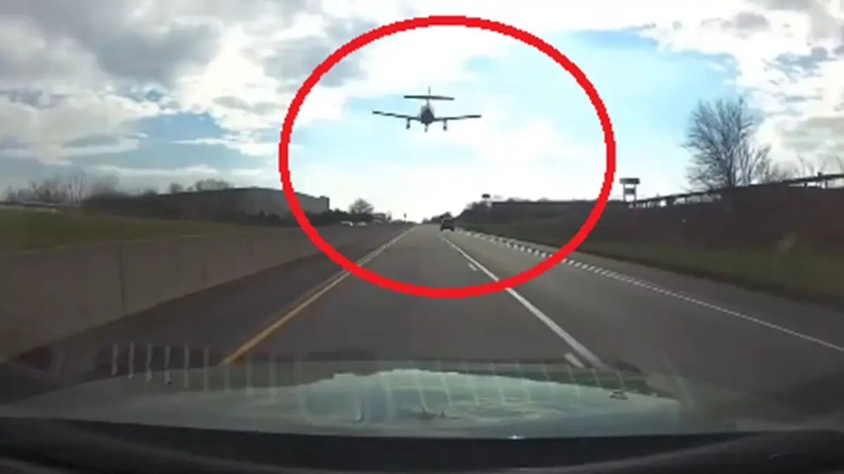 Dramatic Video Captures Small Plane Making Emergency Landing On Pennsylvania Highway | WATCH Dramatic Video Captures Small Plane Making Emergency Landing On Pennsylvania Highway | WATCH